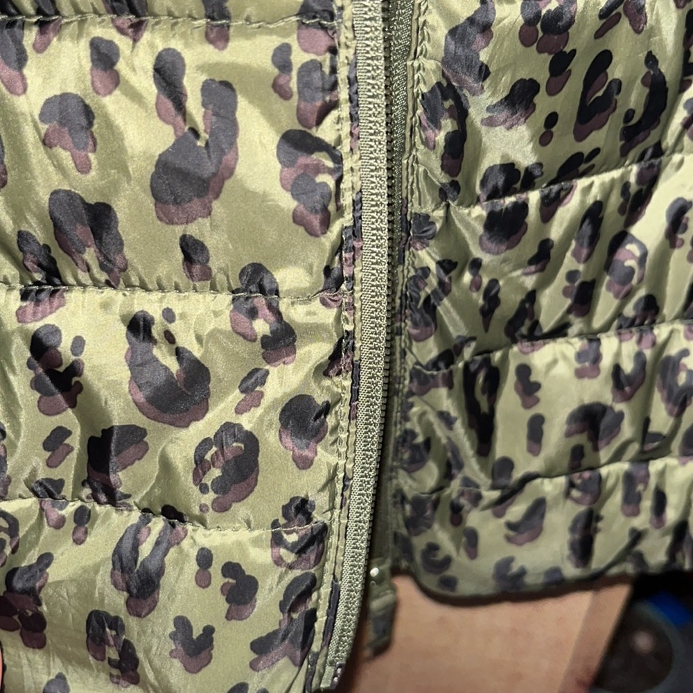 5 for $25! Old navy leopard print puffer jacket - Picture 4 of 4